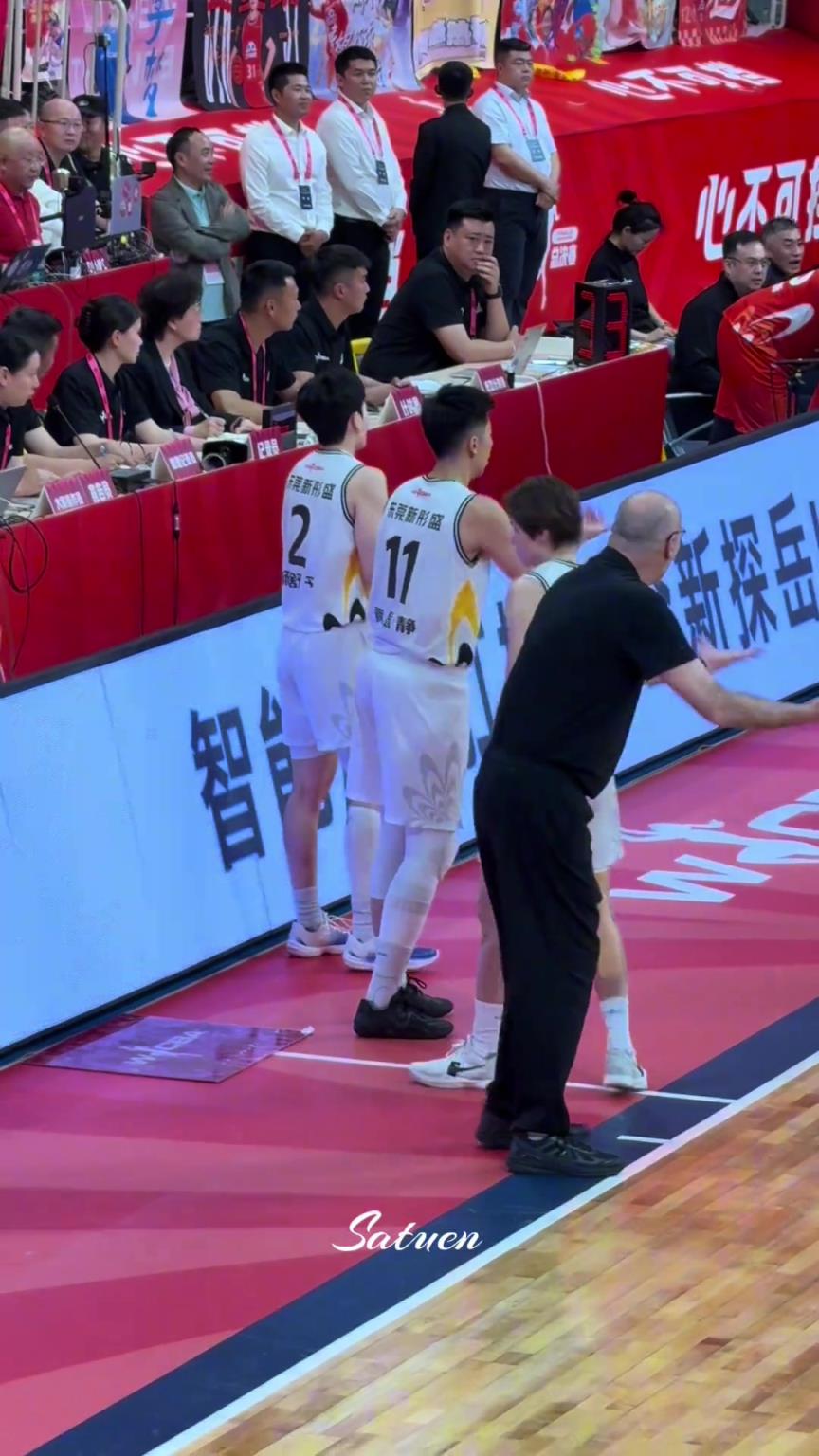 無奈的一家三口！絕望的教練，氣瘋了的皮總！