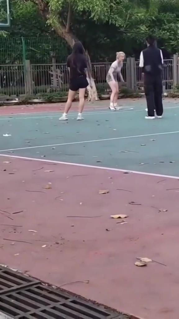 上來就背打女生的男人，真的活該沒有女朋友啊