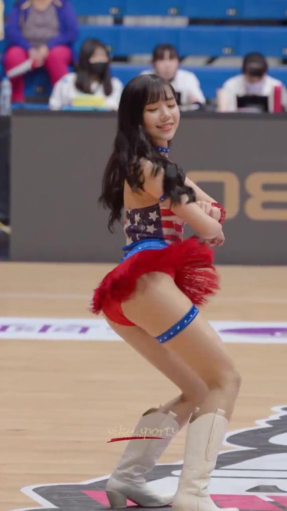 最好的啦啦隊小姐姐！自信，健康充滿活力！