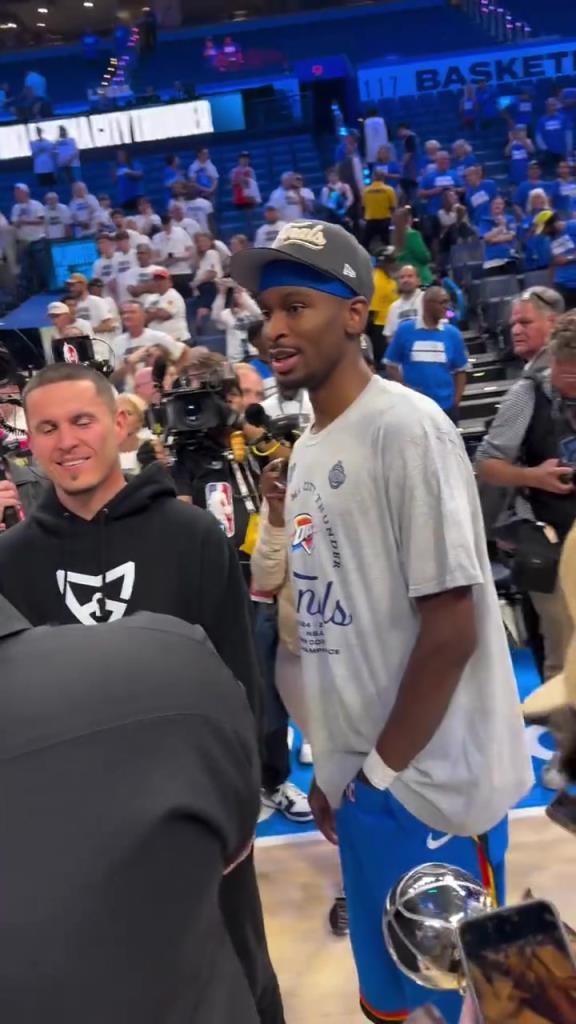 道理我都懂，但是為什么亞歷山大拿到MVP之后要掏襠